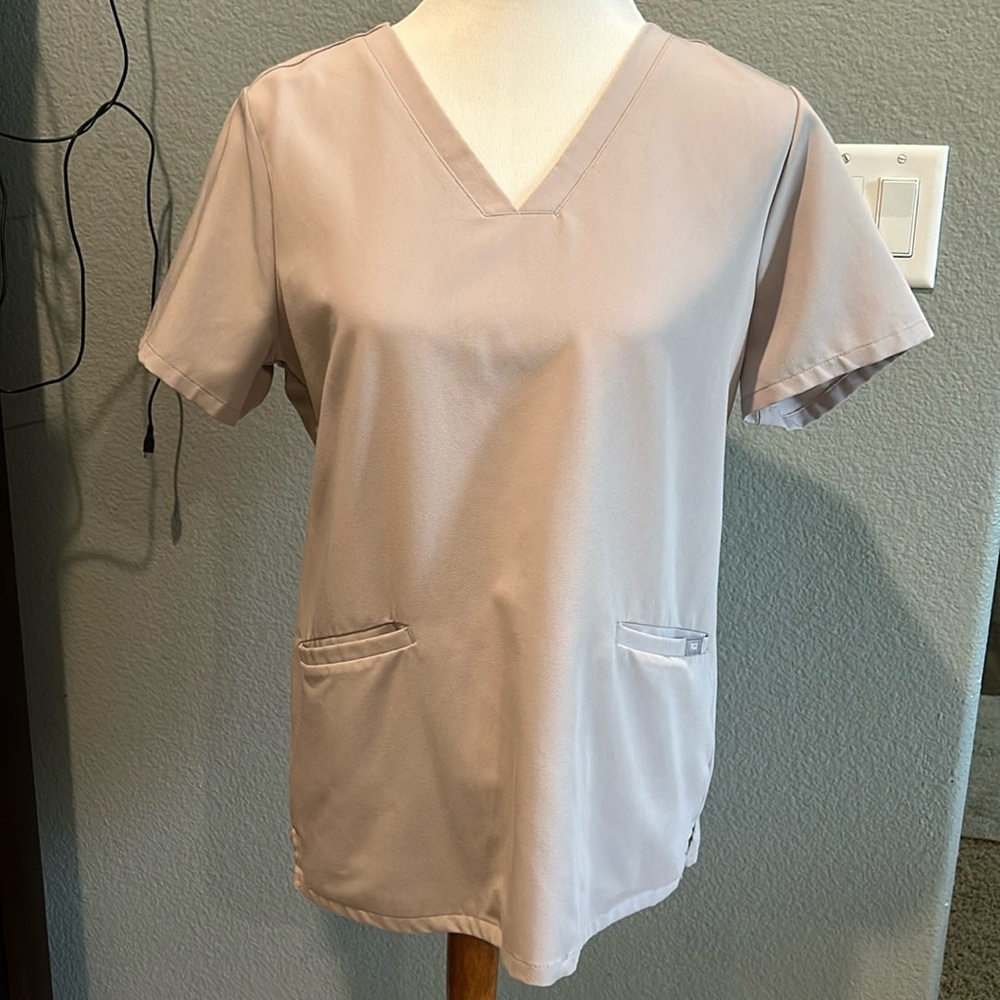 Figs Women’s Casma scrub top in slate size M